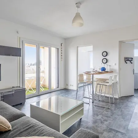 And Modern Flat With Balcony And Parking In - Welkeys *