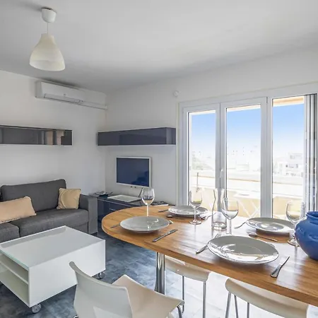 Apartamento And Modern Flat With Balcony And Parking In - Welkeys