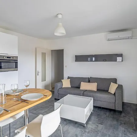 And Modern Flat With Balcony And Parking In - Welkeys Apartamento *